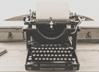 Jakich słów nie używać w pracy licencjackiej?